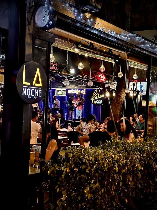 La Noche Gastro Pub