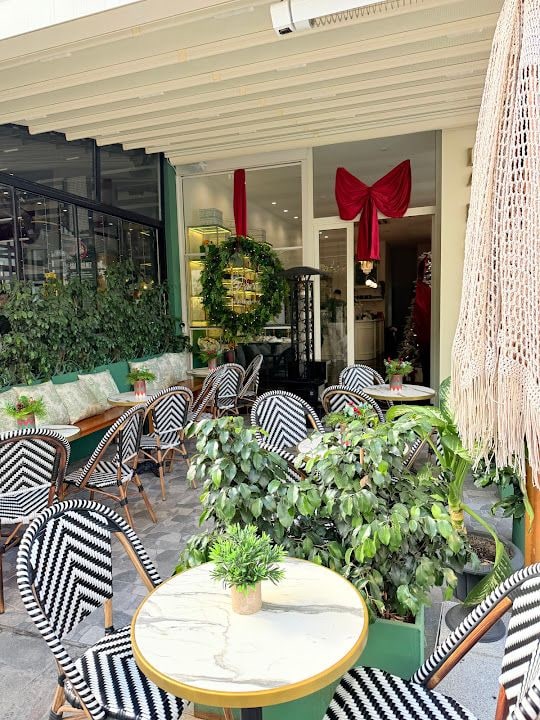 La Parisienne Cafe