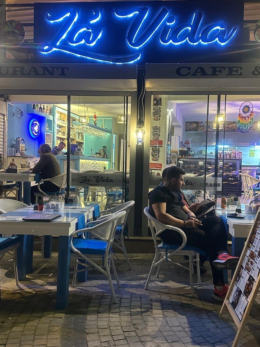 La Vida Cafe & Restaurant