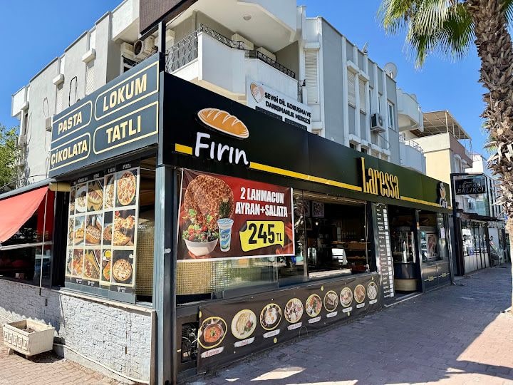 Laressa Firin Cafe