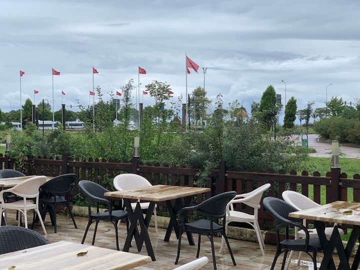 Loca Restaurant & Cafe