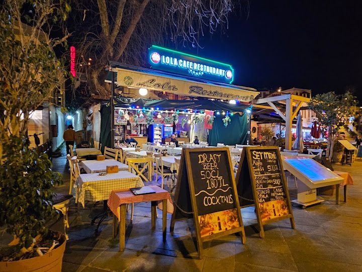 Lola Restaurant