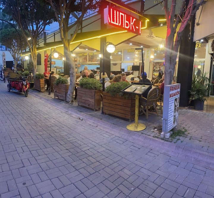 Luna Bistro Cafe Restaurant