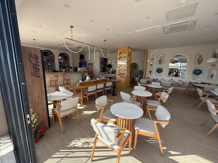 Luzz Cocktail & Bistro