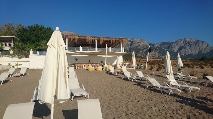 Mandalin Beach Restaurant & Cafe