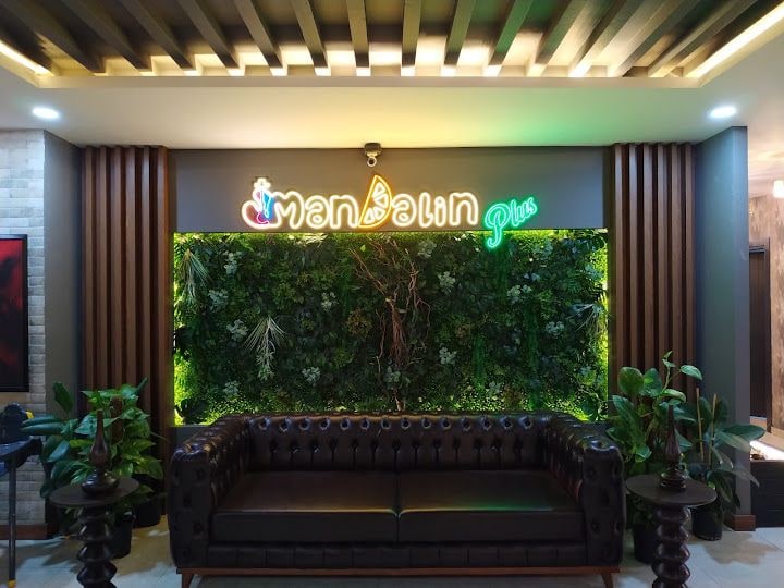 Mandalin Plus Cafe