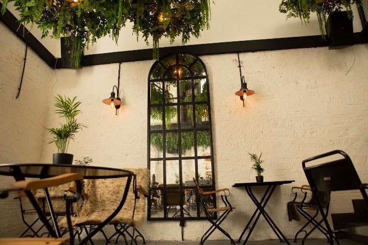 Mandjie Gastro Bar & Restaurant