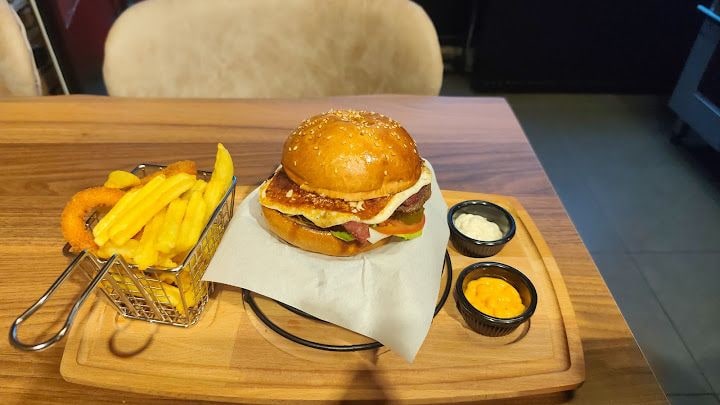 Manje burger- Cajun