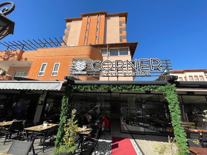 May Flower's Corner Cafe&Bistro