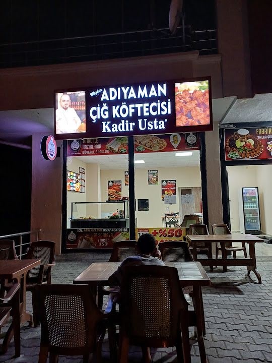 Meşhur Adıyaman Çiğ Köftecisi Kadir Usta Aksaray Şubesi