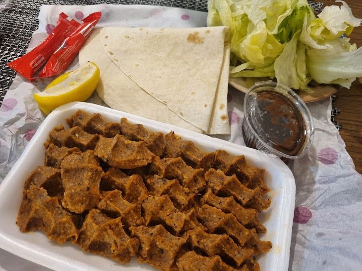 Meşhur Adıyaman Çiğköftecisi Ömer AYBAK