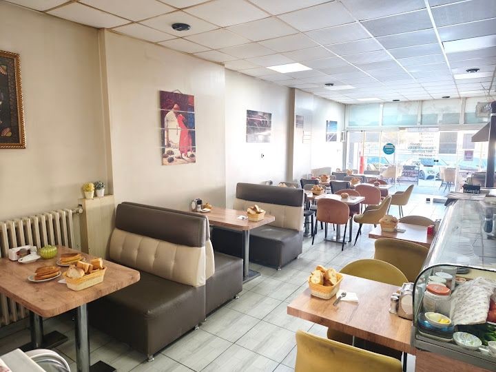 Meşhur Menemenci - Cadde Cafe