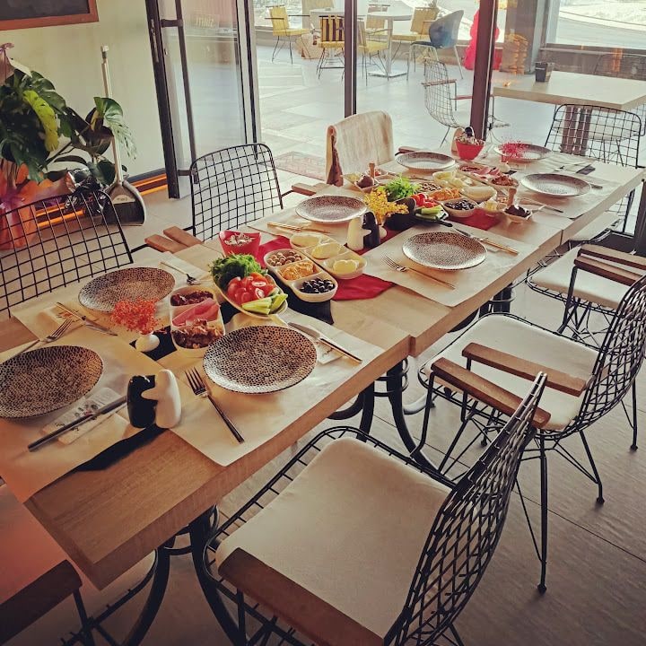Meze Bella