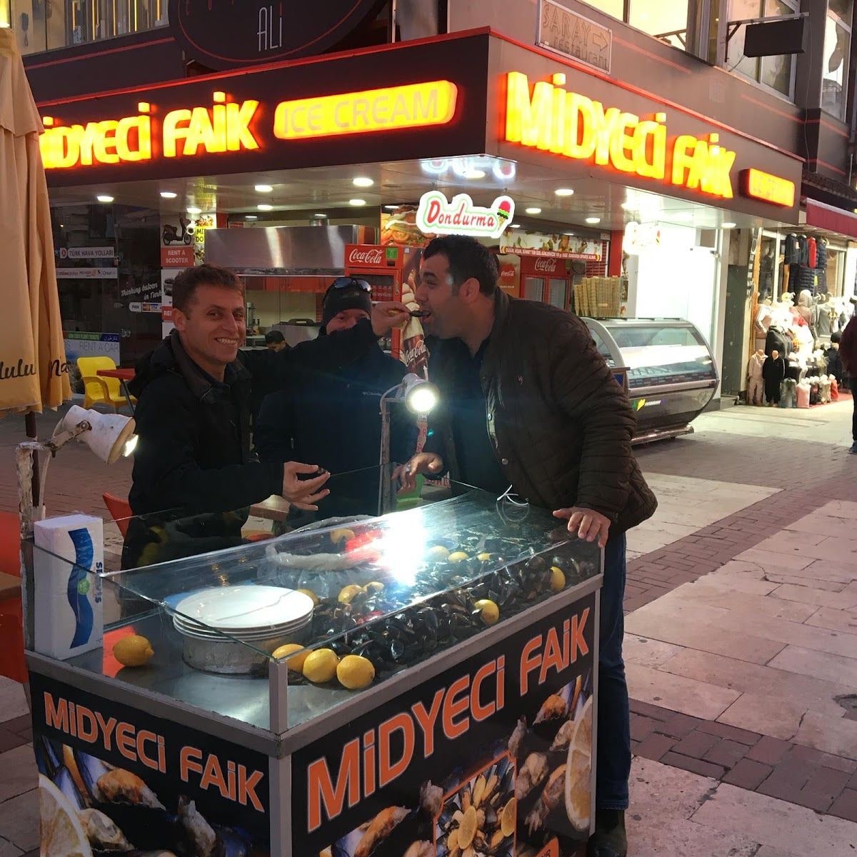 Midyeci Faik Kokoreç Kuşadası
