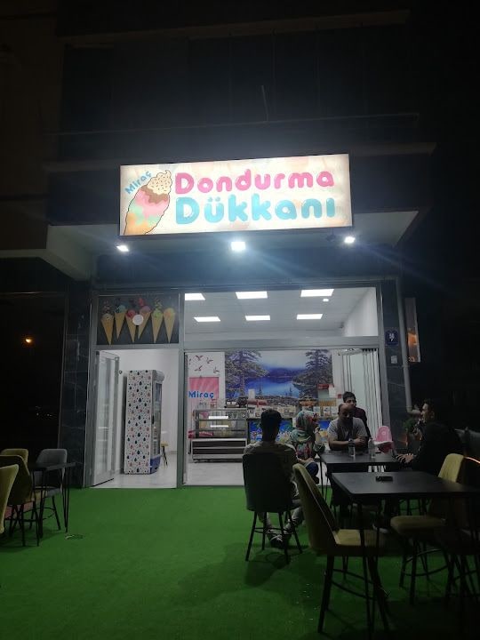Miraç dondurma dükkanı