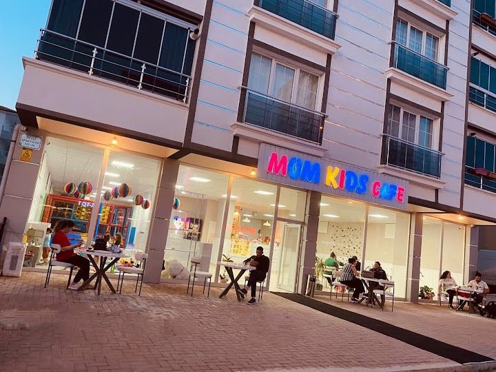 Mom Kids Cafe