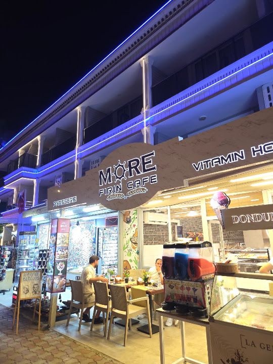 MORE FIRIN CAFE