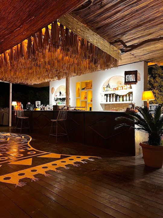 Mouna Restaurant & Lounge