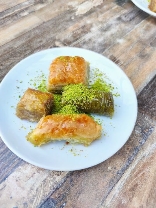 MÜSLÜM USTA baklava börek etlik Kecioren şube