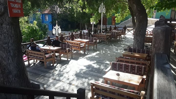 Musti'nin Yeri Çınaraltı Cafe Elmalı