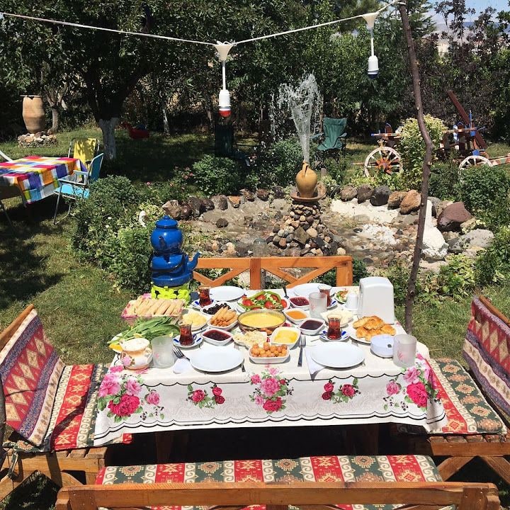 Nazll Ev Kahvaltı Bahcesi Cafe Restorant