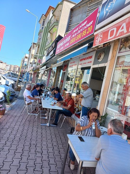 Nefis serpme börek salonu
