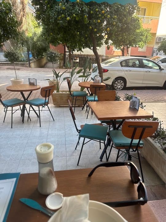 Neşeli Kahvaltıcı