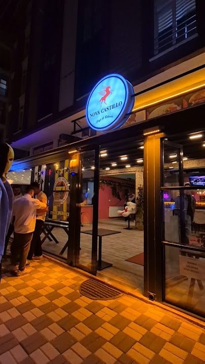 Nova Castillo Cafe & Bilardo