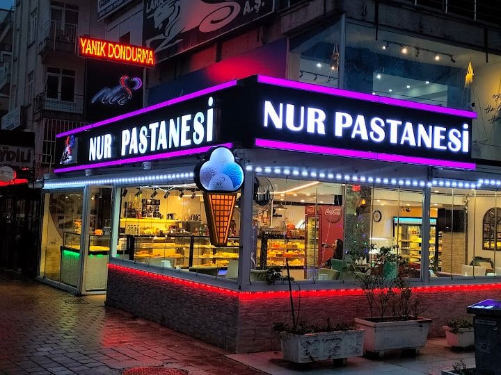 Nur Pastaneleri