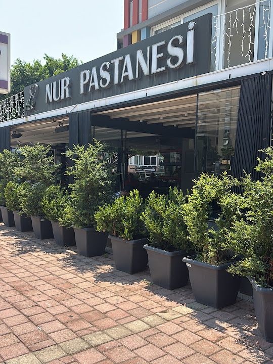 Nur Pastaneleri