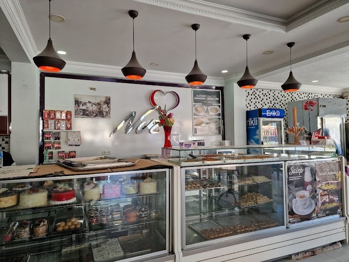Nur Pastaneleri