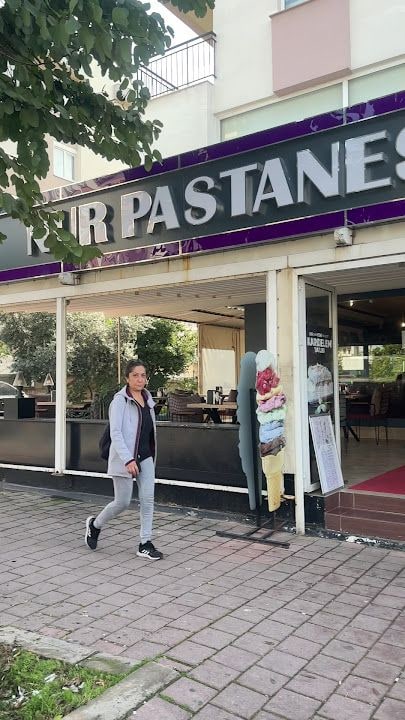 Nur Pastaneleri