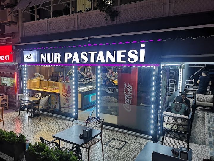 Nur Pastaneleri Hurma Şubesi
