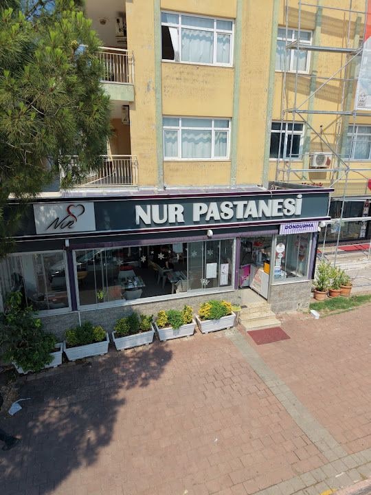 Nur Pastanesi Kütükçü