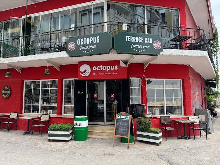 Octopusterracebar