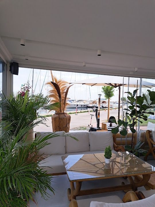 Onyx Pub D-marin