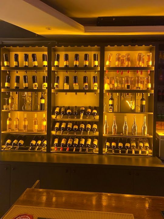 Oscar Bar & Restaurant