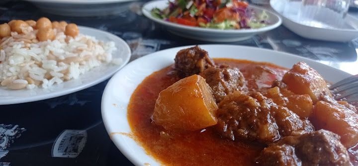 Öz Gülüm Şis Kebap & Piyaz Salonu