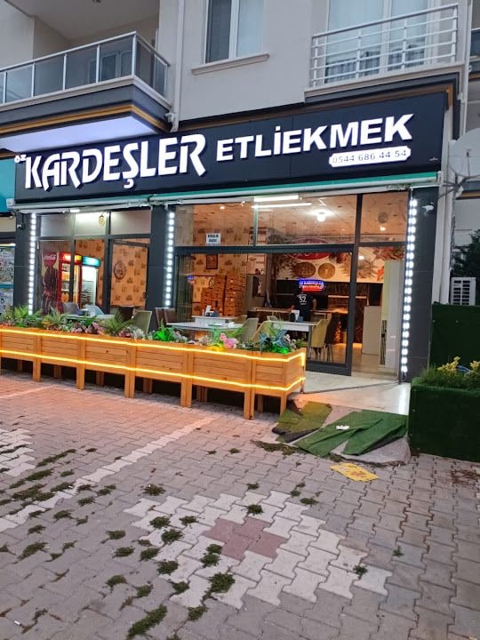 Öz Kardeşler Elti Ekmek