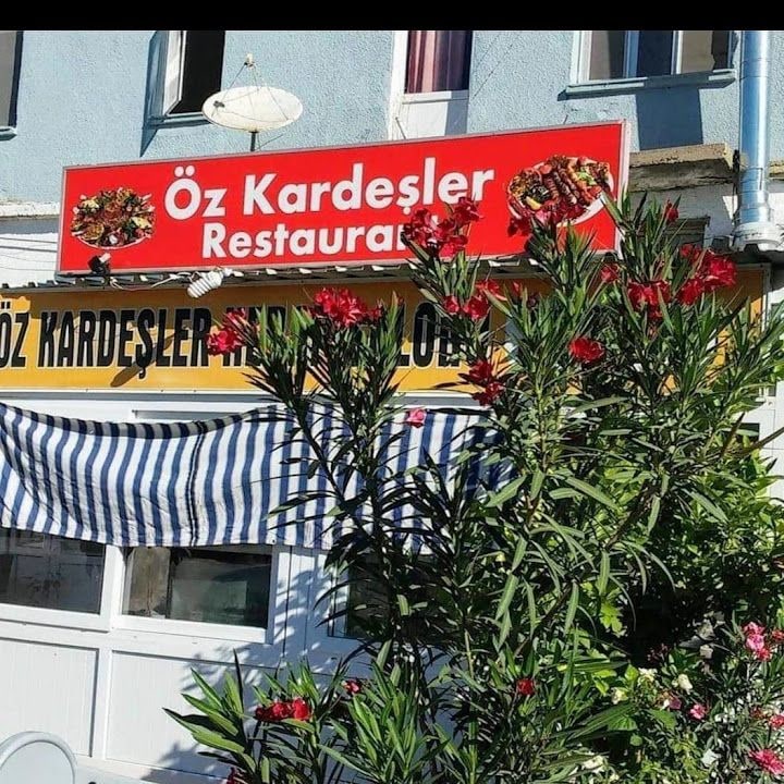 Öz kardeşler kebap salonu