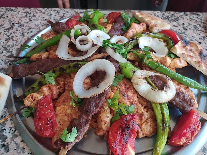Öz Kardeşler Pide Kebap Salonu