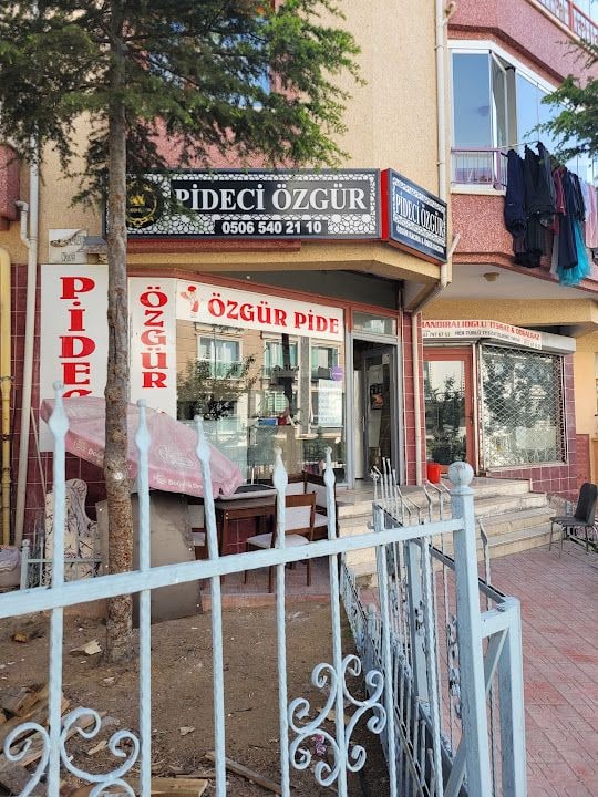 Özgür Pide ( Pideci Özgür )