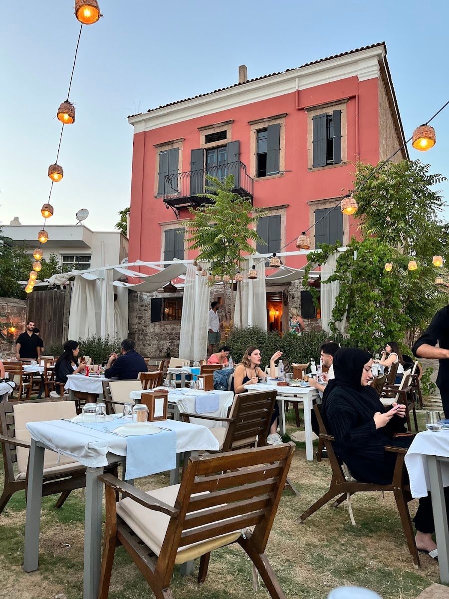 Papaz'ın Evi - Tria Cunda