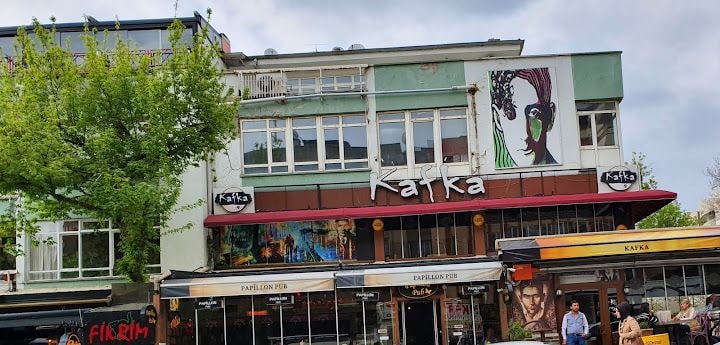 Papillon Pub