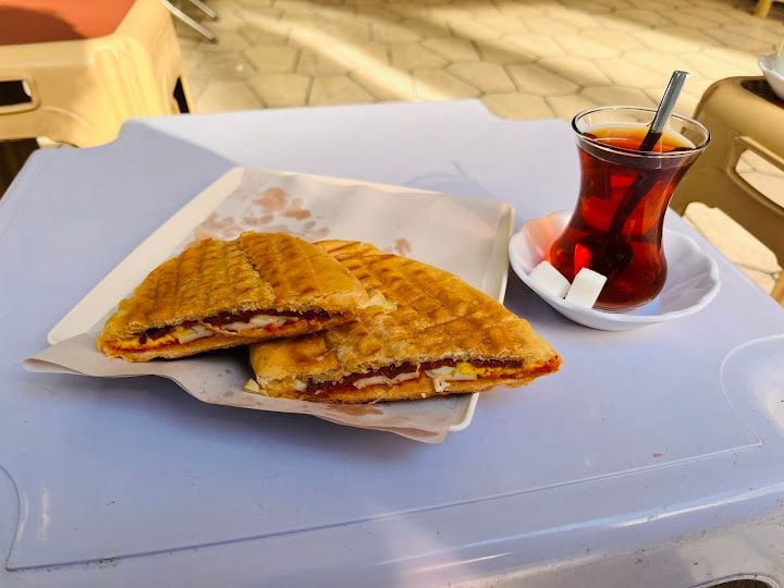 Pasaj Çay Ve Tost