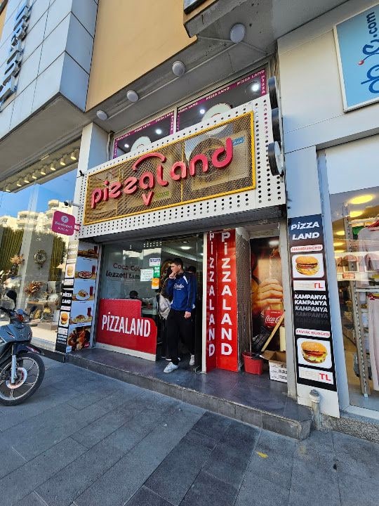 Pizza Land