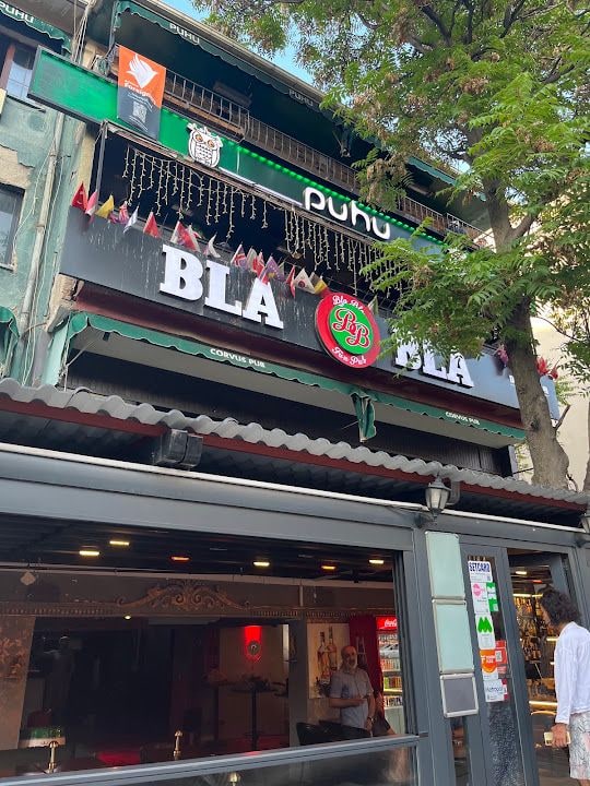 Puhu Cafe & Bar