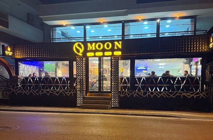 Qs Moon Cafe