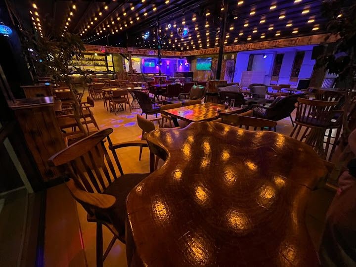 Rallzees Pub