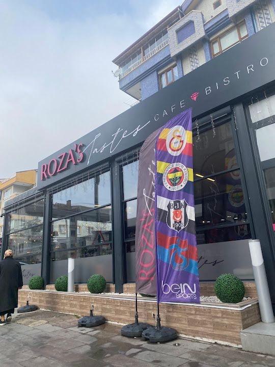 Roza's Tastes Cafe&Bistro Pastane